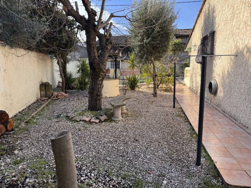 Avant après la construction d'u terrain de boule bien plat à Cuges