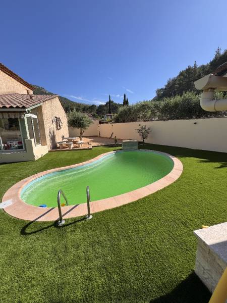 pose d'un gazon synthétique à Cuges