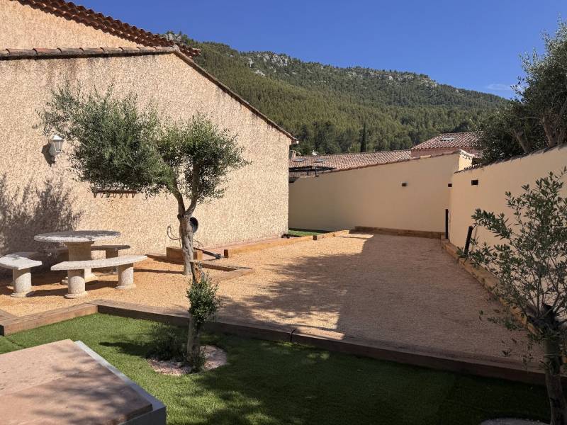 Construction d'un terrain de boule à Cuges