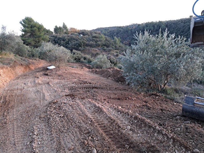 terrassement terrain agricole dans les alpes de haute provence