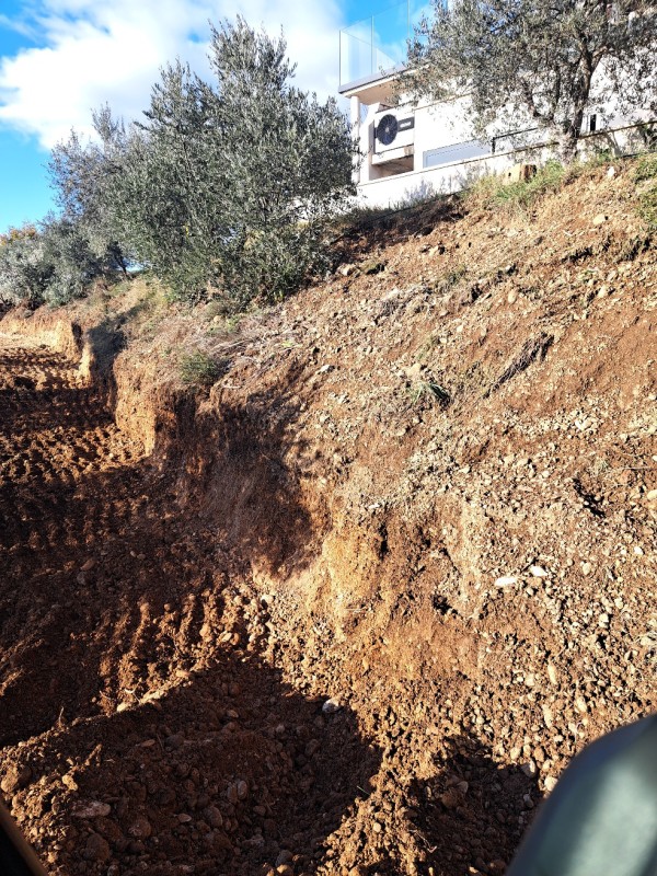 terrassement chemin agricole à cassis 