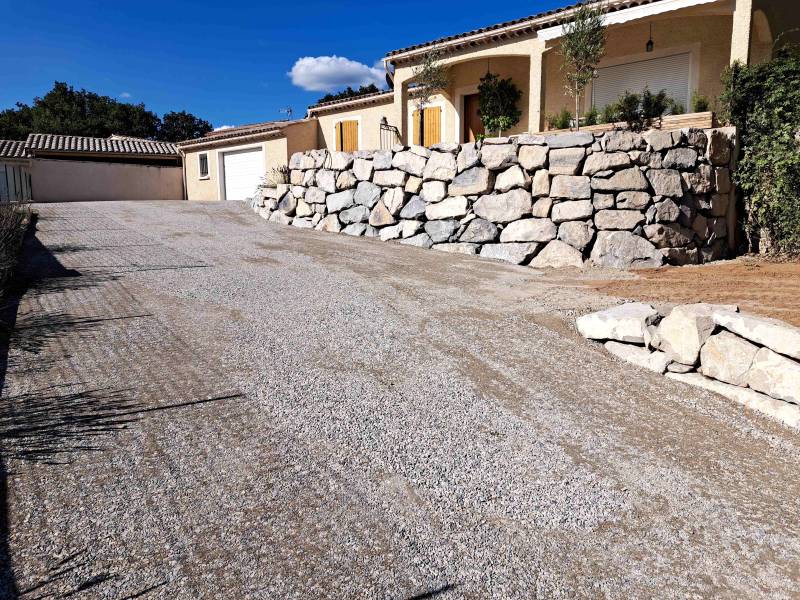 Enrochement à Manosque avec une société paysagiste et terrassement